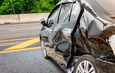 Выкуп битых авто: как получить деньги за машину в день обращения