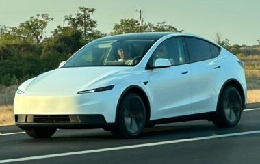Купити Теслу у 2026 році: чому електромобіль стає раціональним вибором для міста, сім’ї та бізнесу