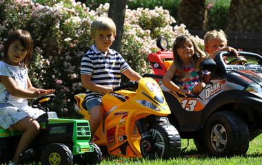 Чому діти просять купити електромобіль